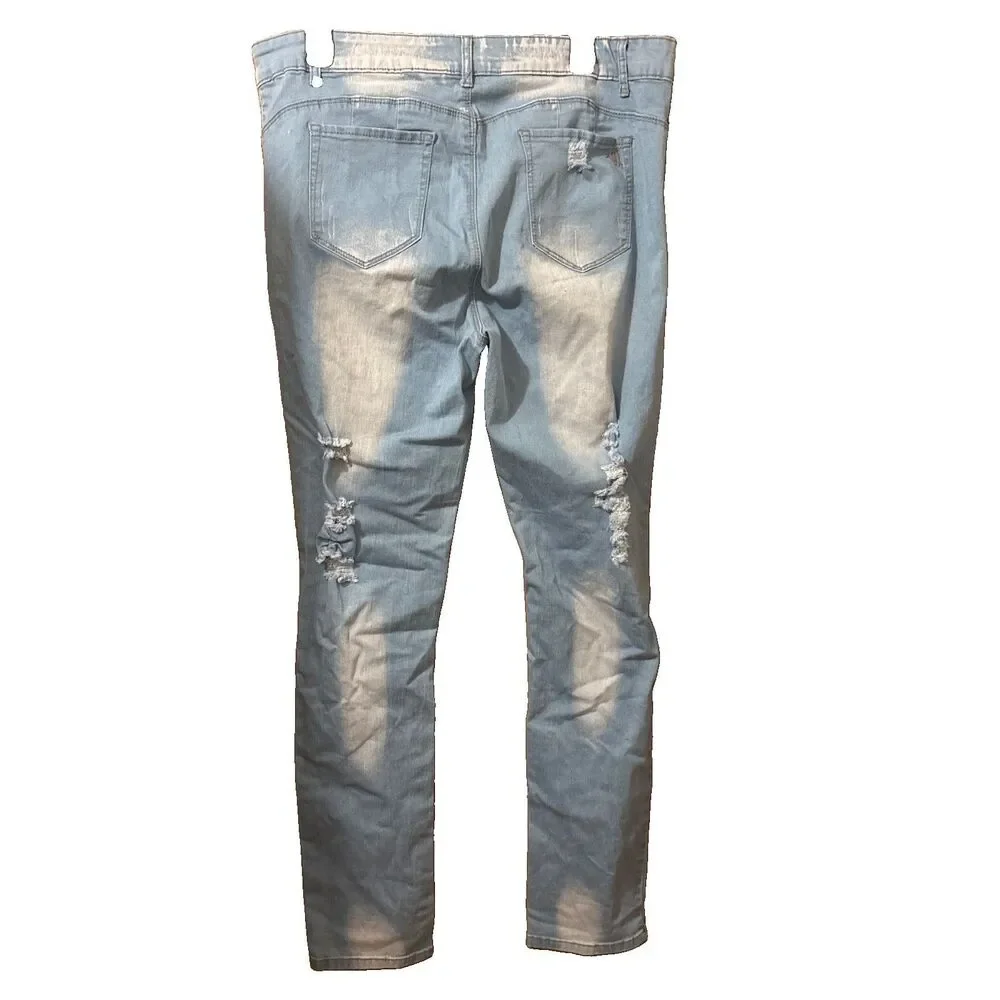 Juniors VIP Jeans Blue Denim Light Wash Whiskering Tapered Leg Size 17/18